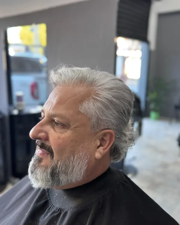 Corte masculino feito na Val Barbearia, foto 2